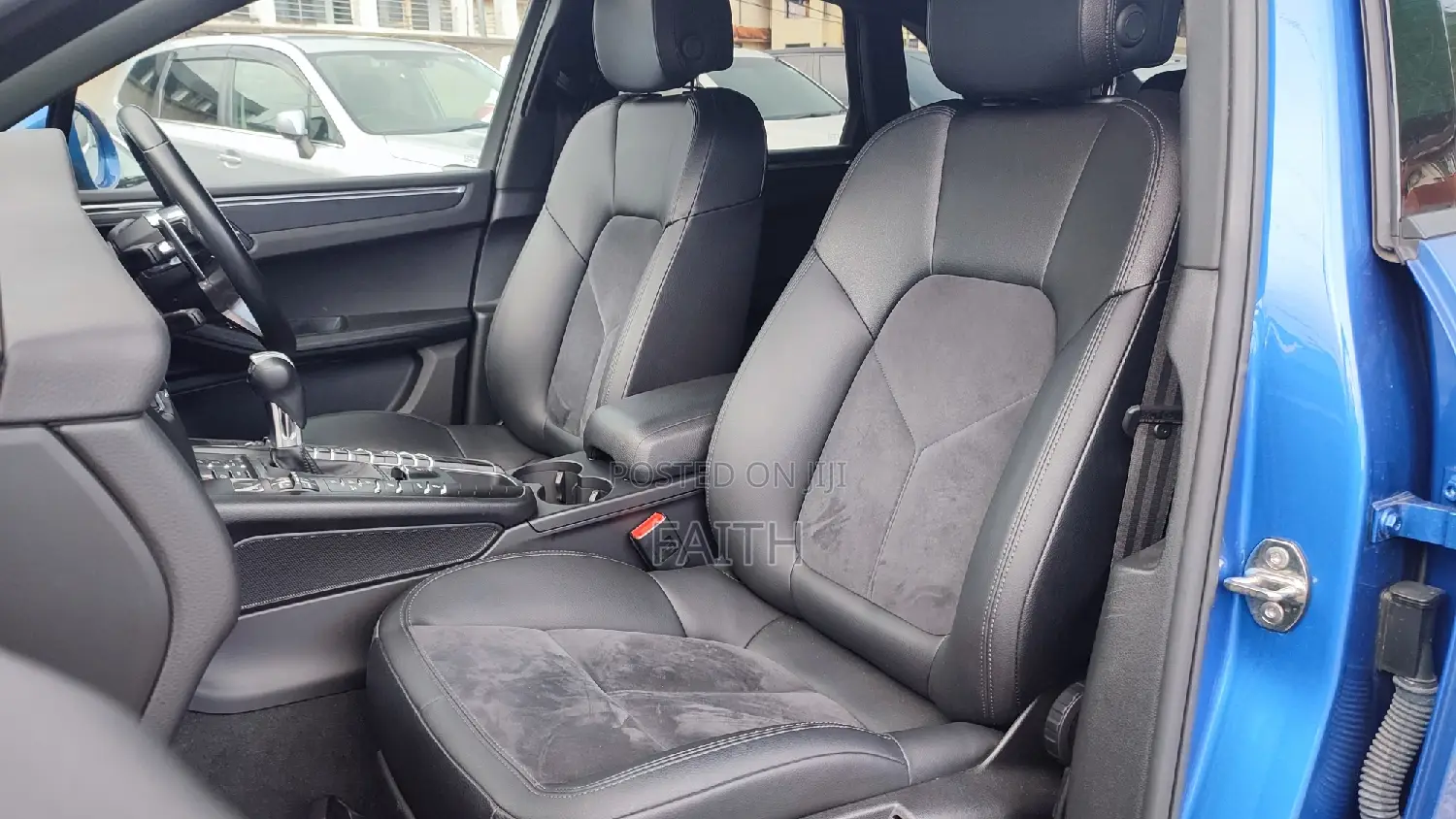 Porsche Macan Turbo w/Performance Package 2017 Blue