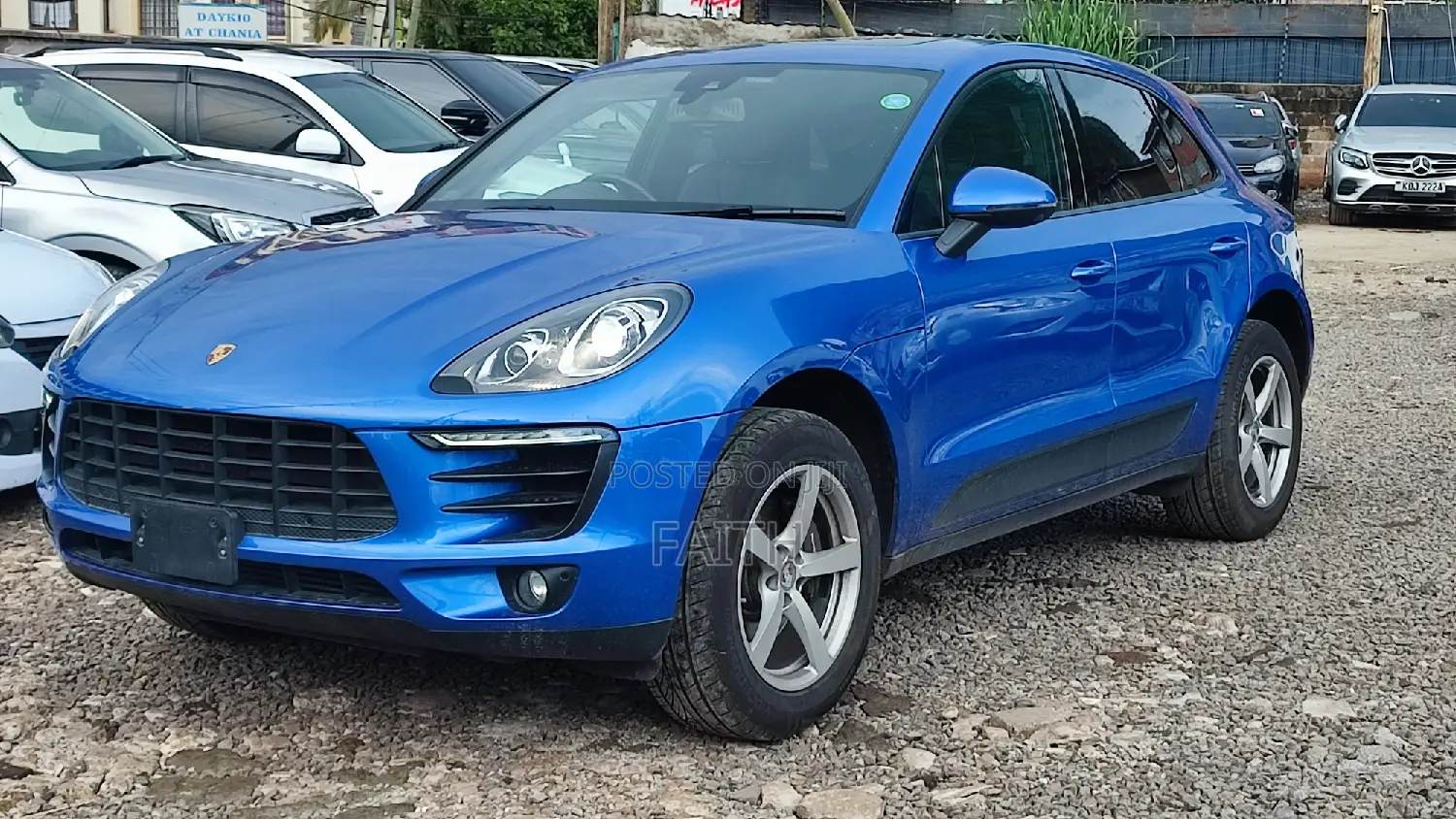 Porsche Macan Turbo w/Performance Package 2017 Blue