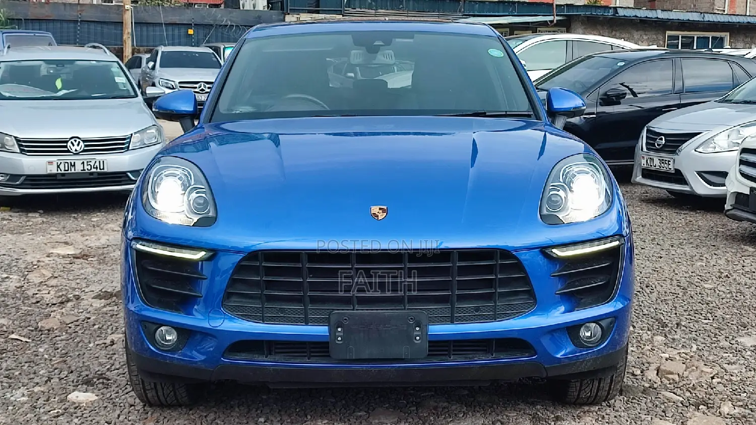 Porsche Macan Turbo w/Performance Package 2017 Blue
