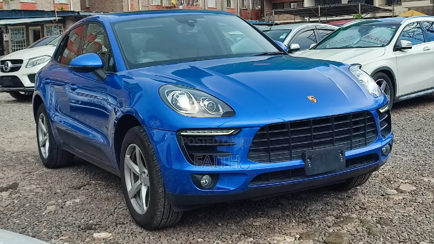 Porsche Macan Turbo w/Performance Package 2017 Blue