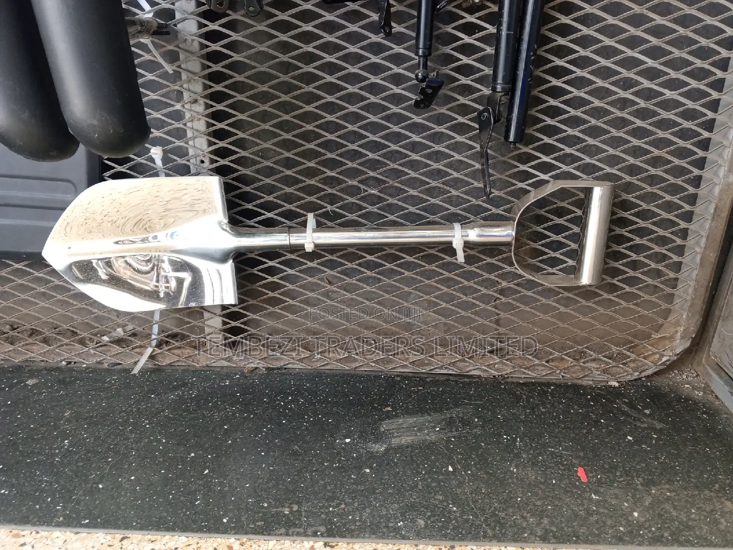 Universal Decorative Vehicle Spade/ Chrome Spade