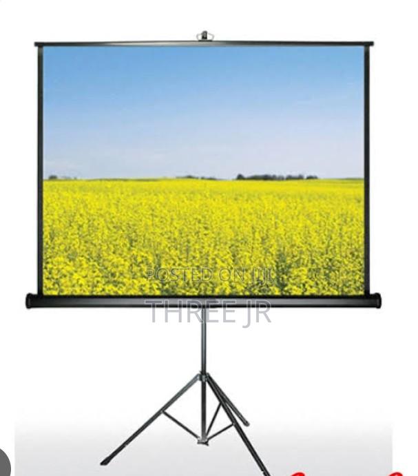Easy to Set Up Tripod Projection Screen. Portable Type - main view
