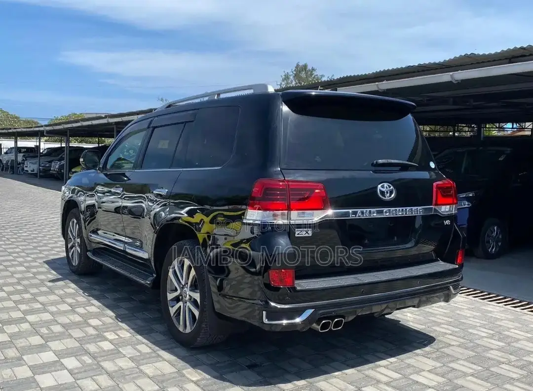 Toyota Land Cruiser 4.6 V8 ZX 2018 Black