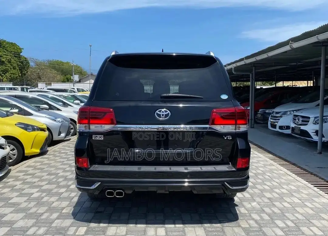 Toyota Land Cruiser 4.6 V8 ZX 2018 Black