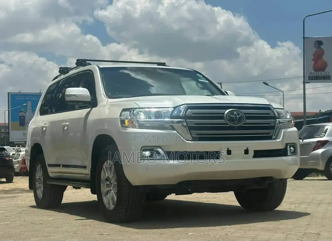 Toyota Land Cruiser 4.6 V8 ZX 2017 White