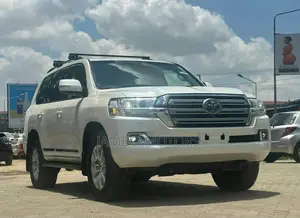 Toyota Land Cruiser 4.6 V8 ZX 2017 White
