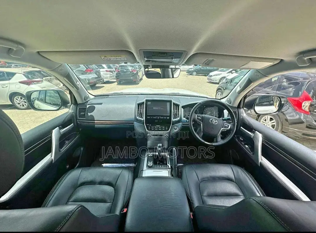 Toyota Land Cruiser 4.6 V8 ZX 2017 White