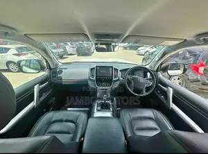 Toyota Land Cruiser 4.6 V8 ZX 2017 White
