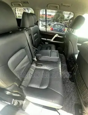 Toyota Land Cruiser 4.6 V8 ZX 2017 White