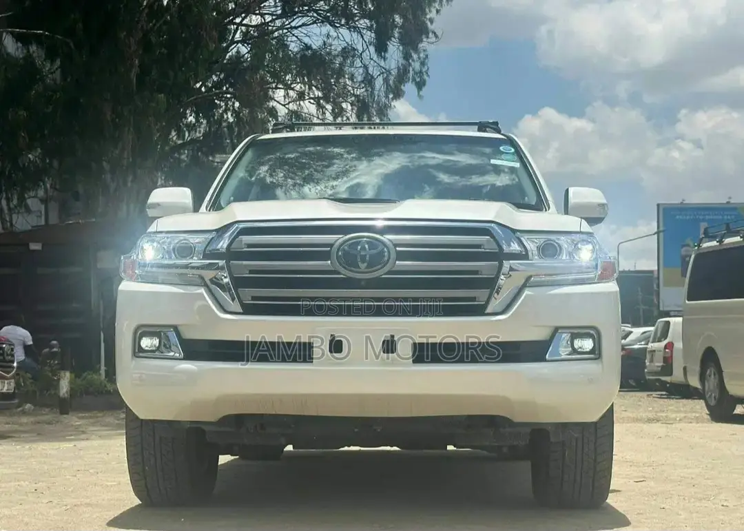 Toyota Land Cruiser 4.6 V8 ZX 2017 White