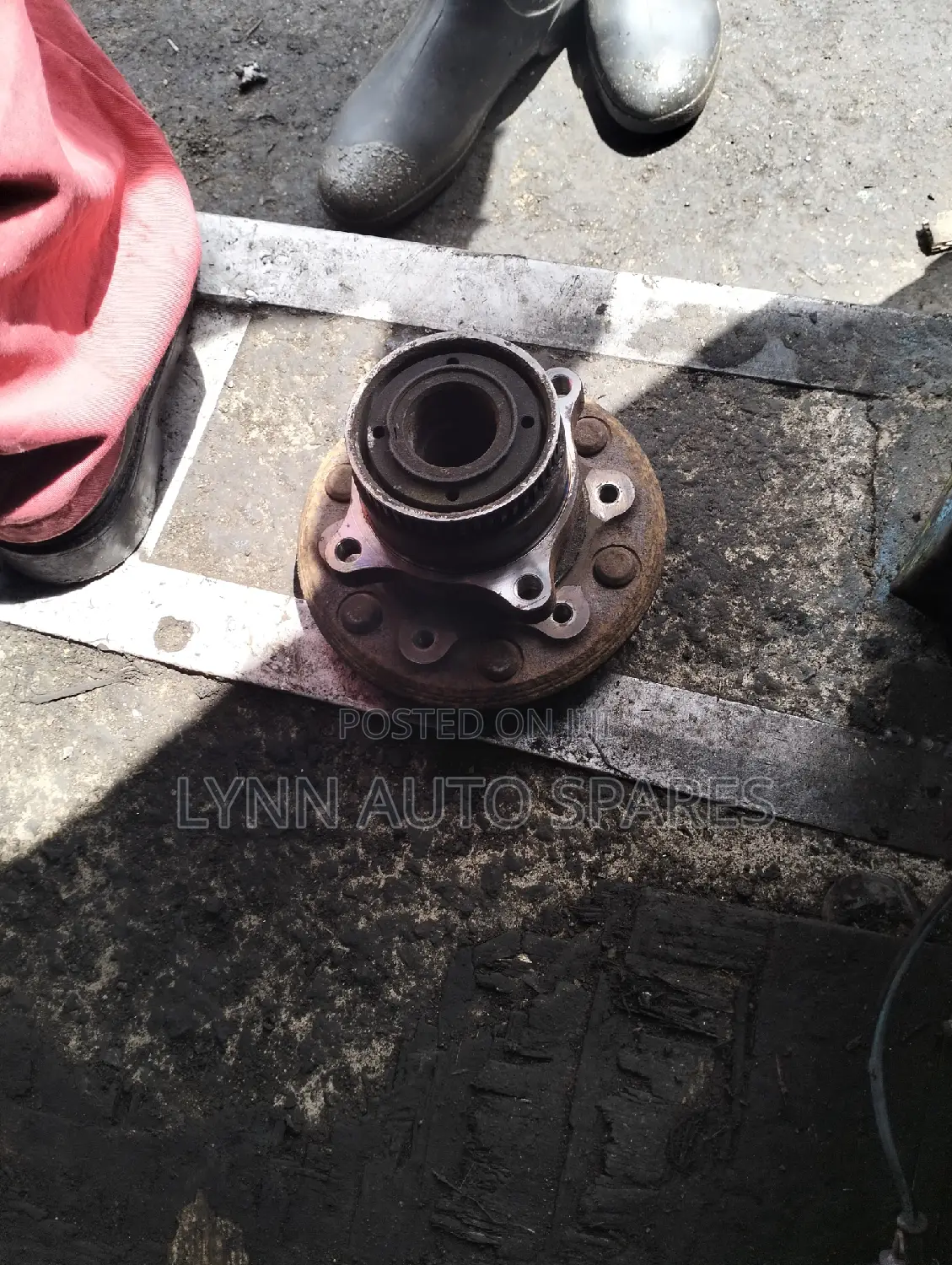 Hiace 7l 2wd Front Hub With Bearing