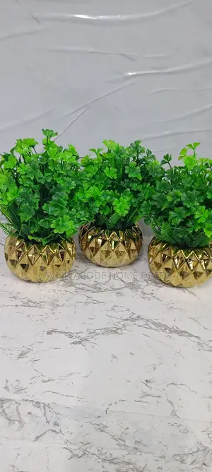 Decorative Artificial Succulents Flower in Gold Vase