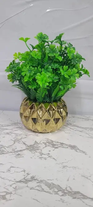 Decorative Artificial Succulents Flower in Gold Vase