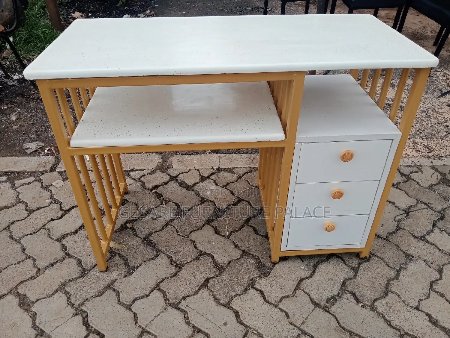 Manicure Table