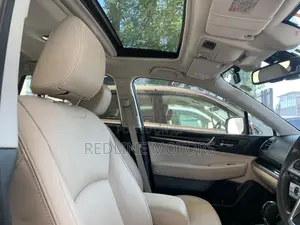 Subaru Outback 2.5i AWD 2017 Red