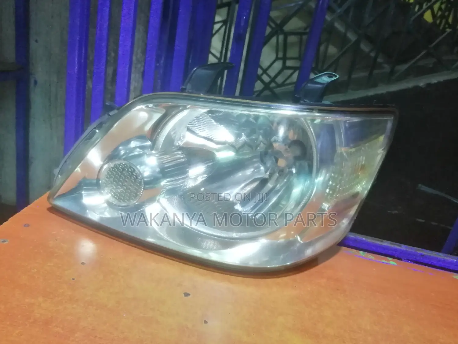Toyota Noah 2002 to 2003 Non Xenon Head Lamp, Clean Ex Japan