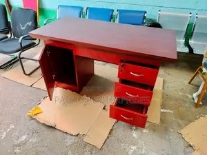 Executive Imported Morden Office Desk 1.4 MTRS Mahogany