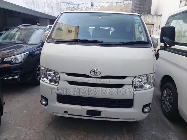 Toyota HiAce 2017 White