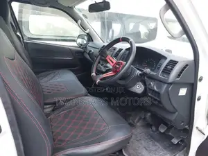 Toyota HiAce 2017 White