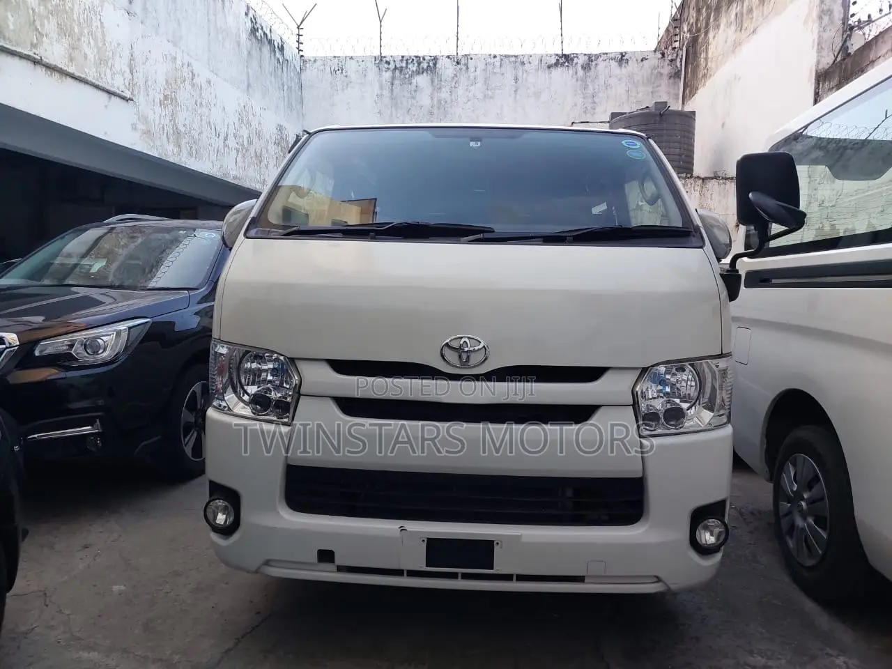 Toyota HiAce 2017 White