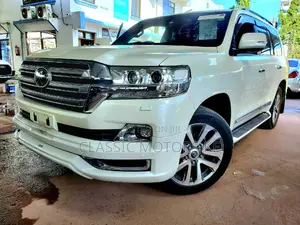 Toyota Land Cruiser 4.6 V8 ZX 2017 White