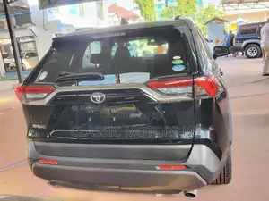 Toyota RAV4 XLE Premium 2022 Black
