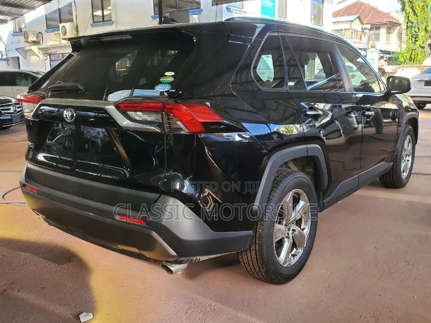 Toyota RAV4 XLE Premium 2022 Black