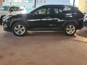 Toyota RAV4 XLE Premium 2022 Black