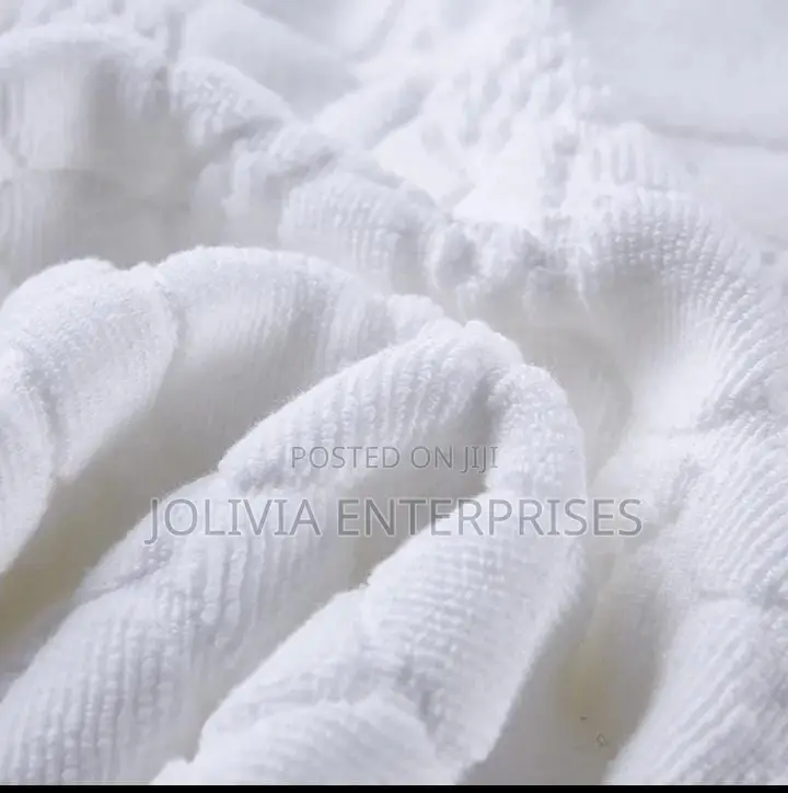 Hotel Quality White Bath Mats/Floor Towels