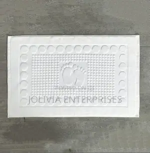 Hotel Quality White Bath Mats/Floor Towels