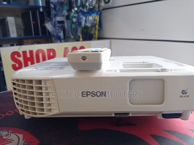 Epson Eb-S05 - thumbnail 2