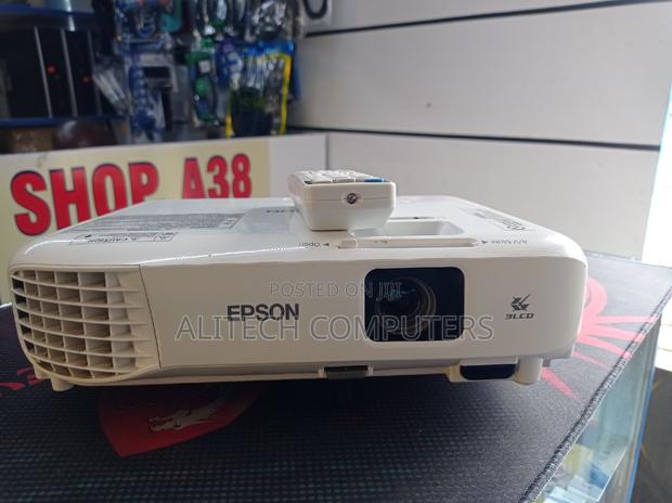 Epson Eb-S05 - main view