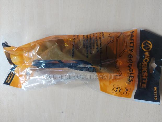 Safety Googles - thumbnail 3