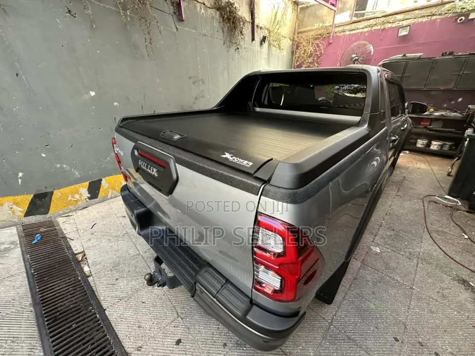 Fitting in #Toyota #Hilux Roll Bar Type