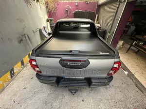 Fitting in #Toyota #Hilux Roll Bar Type