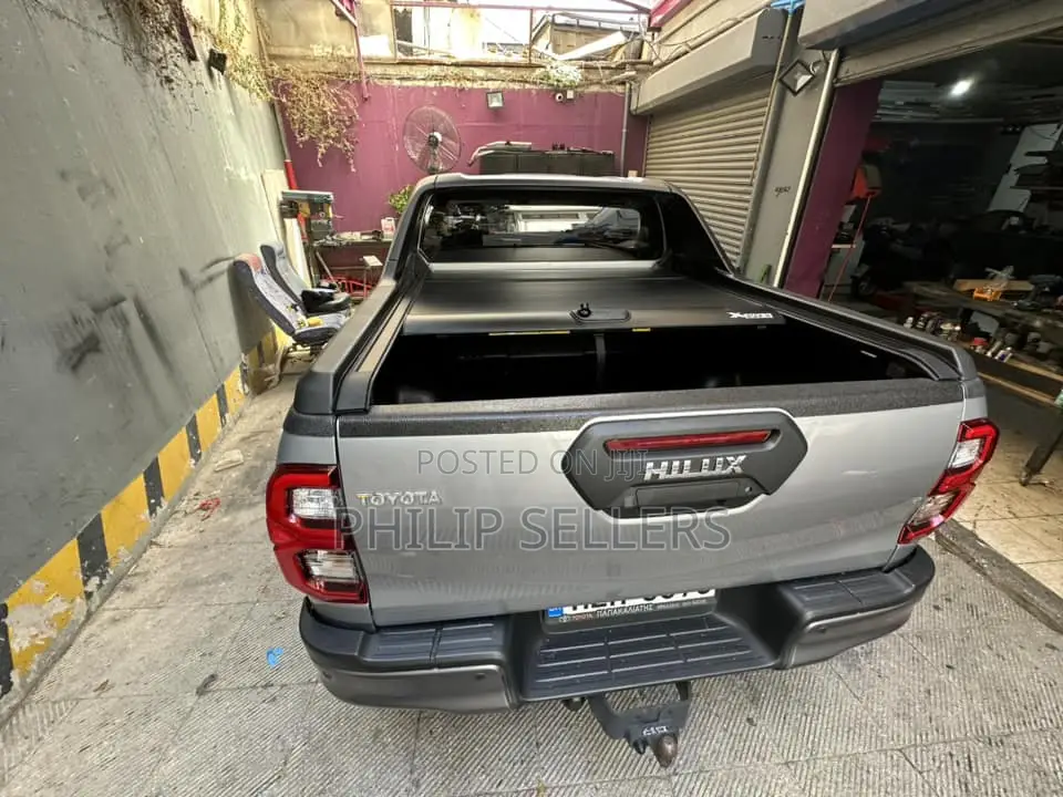 Fitting in #Toyota #Hilux Roll Bar Type