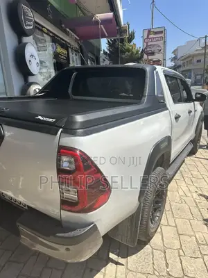 Installation of Aluminum Roll (Trolley Cover) in Toyot