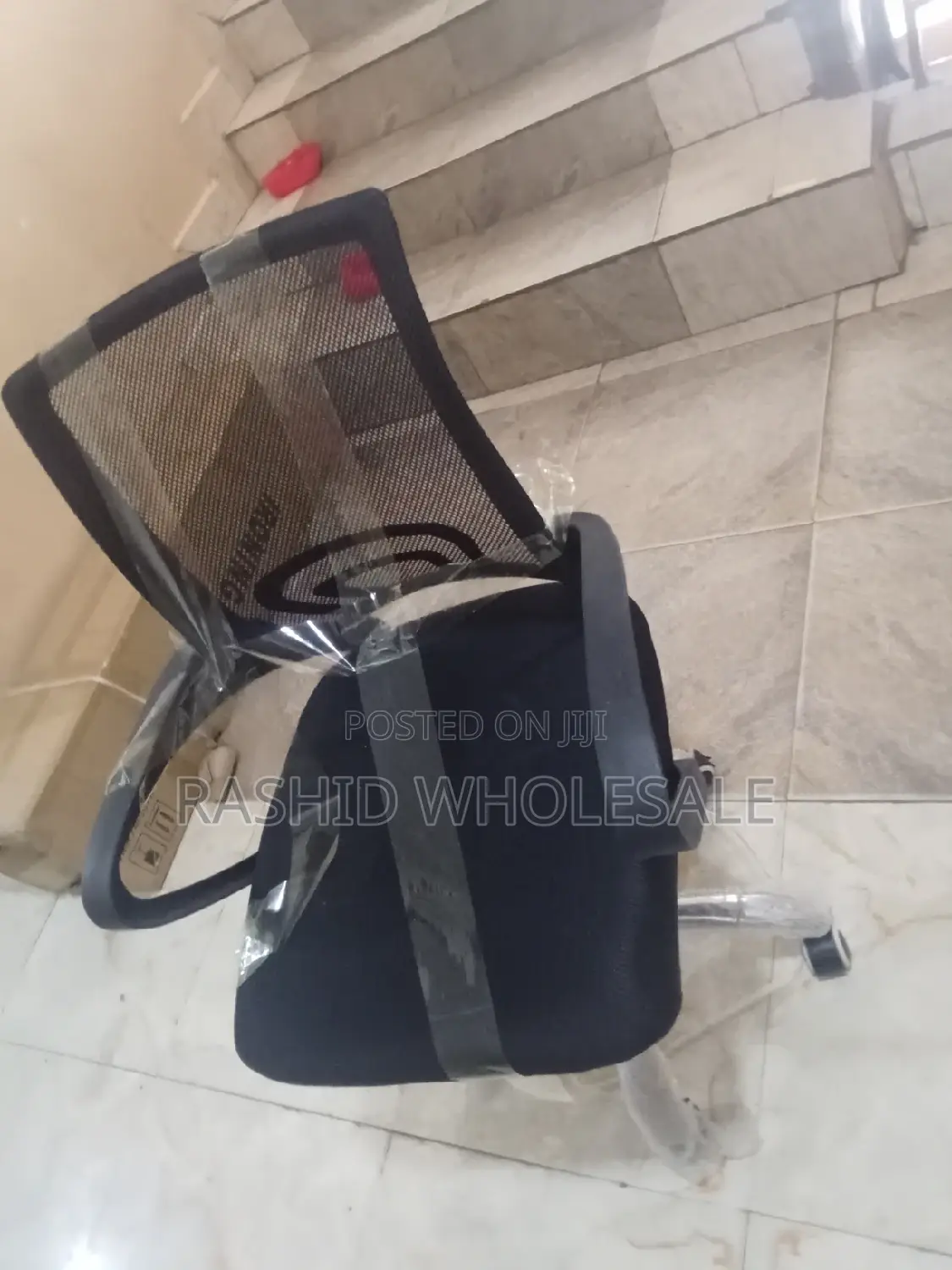 ✓ Office Chair