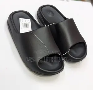 *Adidas Yeezy Slides* *Sizes: 40 41 42 43 44 45* *