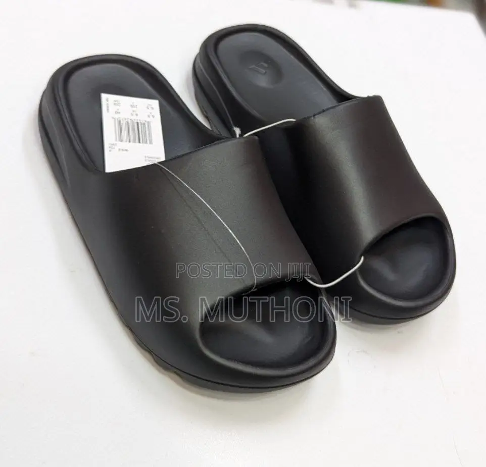 *Adidas Yeezy Slides* *Sizes: 40 41 42 43 44 45* *