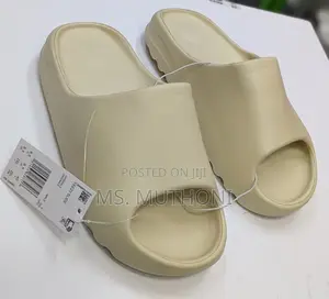 *Adidas Yeezy Slides* *Sizes: 40 41 42 43 44 45* *