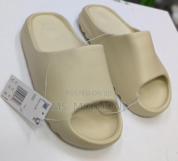 *Adidas Yeezy Slides* *Sizes: 40 41 42 43 44 45* * - thumbnail 3