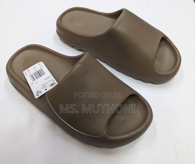 *Adidas Yeezy Slides* *Sizes: 40 41 42 43 44 45 - thumbnail 3
