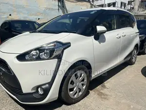 Toyota Sienta 2017 White