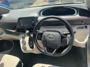 Toyota Sienta 2017 White