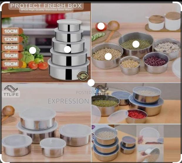A Set of 5in1 Stainless Fresh Box With Leak-Proof Lids