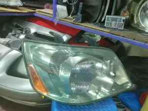 Toyota Noah 2004/2007 Xenon Headlight, Clean Ex Japan