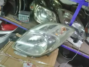 Toyota Vitz 2005/2007 Non Xenon Head Lamp, Clean Ex Japan