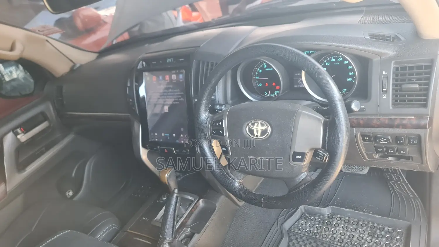 Toyota Land Cruiser 2010 White