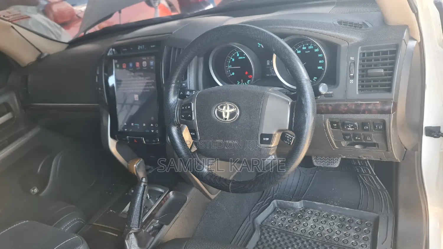 Toyota Land Cruiser 2010 White